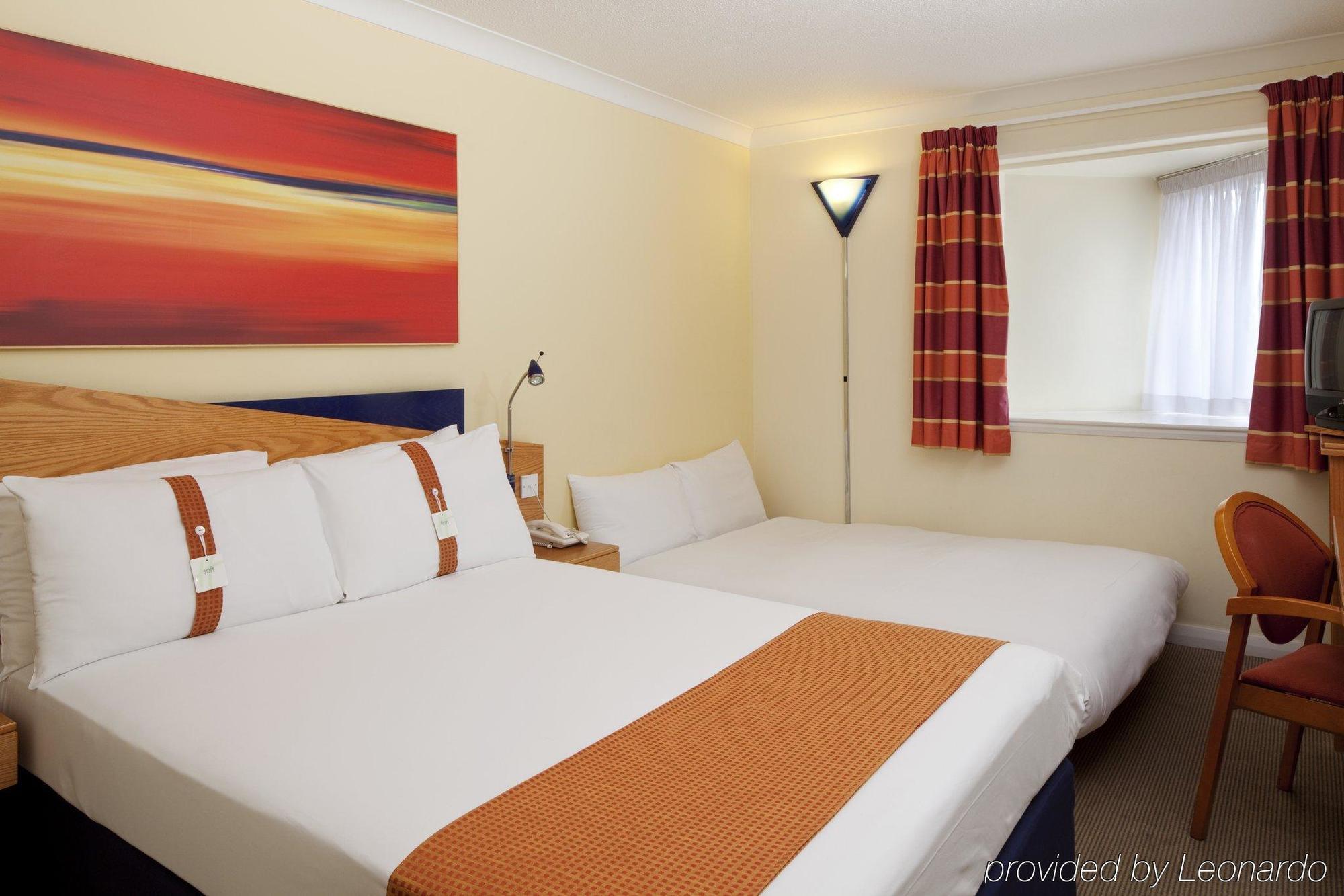 Holiday Inn Express Birmingham Oldbury By Ihg Habitación foto
